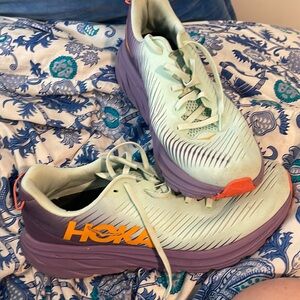 Women’s hokas size 12, purple combo running shoes. Lots of life left.